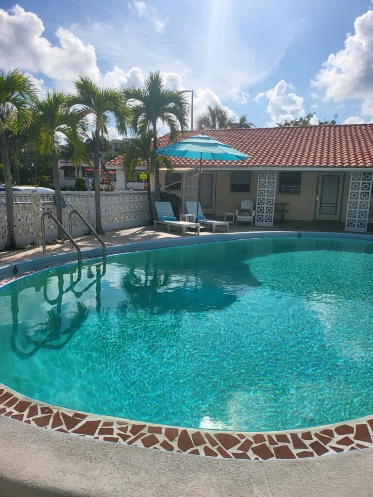 Ebbtide Inn St. Pete Beach Exterior photo